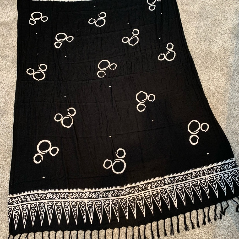 Walt Disney World Shawl Wrap Scarf Black White Fringed 42” x 70”